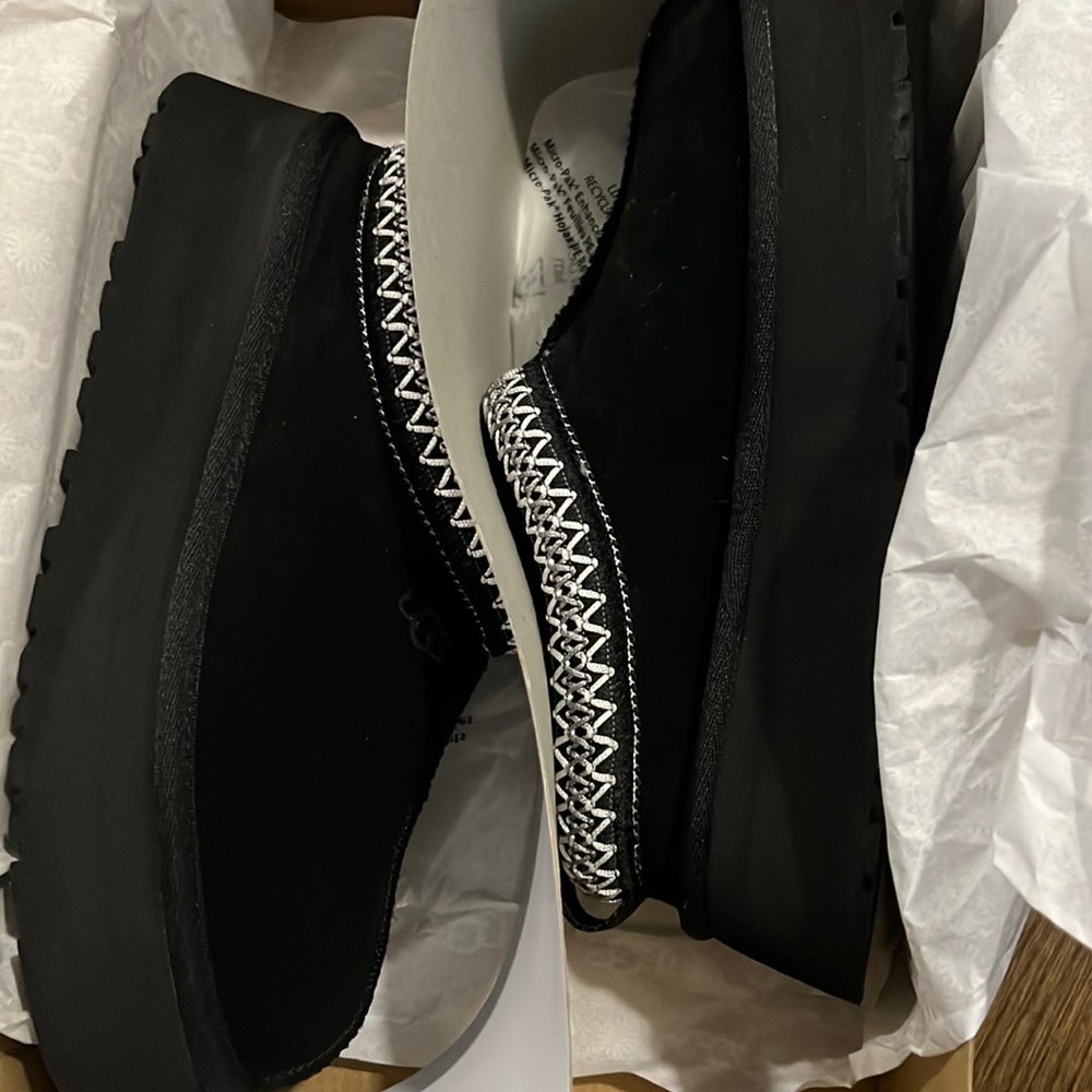 Ugg tazz slippers black